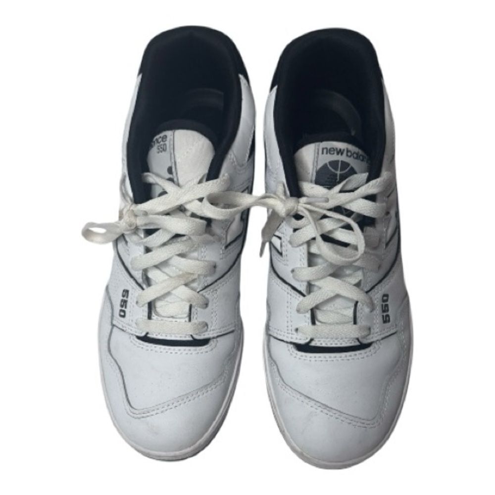 New Balance 550 Unisex White/Navy Sneakers. Size 8 Men/ 9.5 Women.